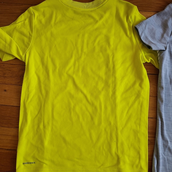 1 Rebook and 1 Under Armour Active shirt 👕 - Picture 7 of 10